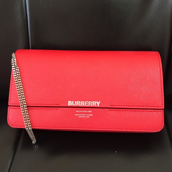 100% authentic red Burberry - Picture 1 of 6